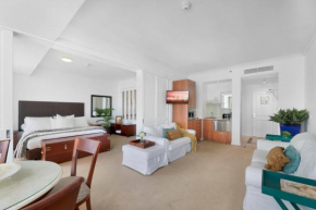 Oceanview 1-Bed Sub Penthouse with Pool & Gym